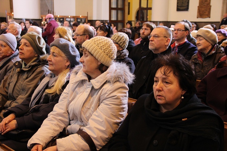 Wprowadzenie urny śp. Wojciecha Kilara do katedry