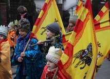 Chętnych do niesienia chorągwi królewskich nie brakowało