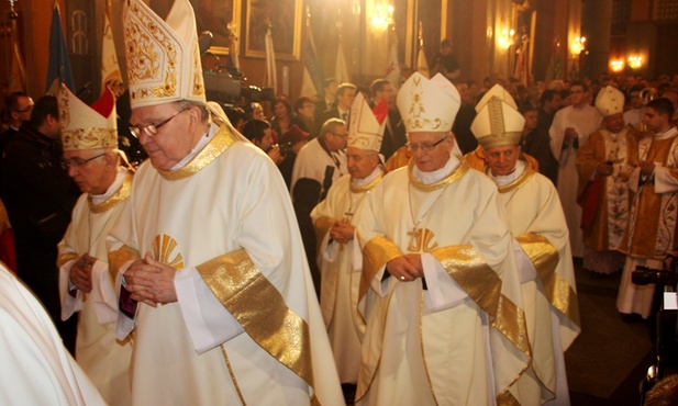 Uroczysta procesja na rozpoczęcie liturgii w katedrze św. Mikołaja