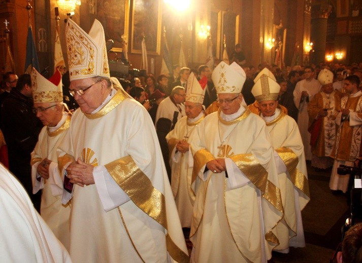 Uroczysta procesja na rozpoczęcie liturgii w katedrze św. Mikołaja