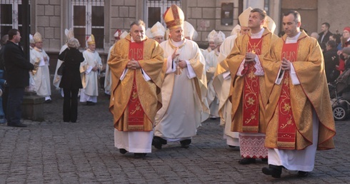 Trwa Msza św. konsekracyjna