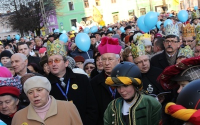 W Rawie Mazowieckiej w Orszaku Trzech Króli wziął udział bp Andrzej F. Dziuba