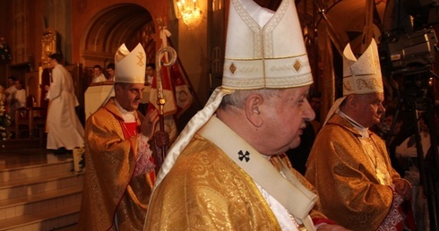 Kard. Stanisław Dziwisz towarzyszył bp. Romanowi Pindlowi przy jego pierwszy biskupim błogosławieństwie