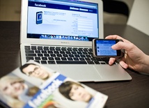 Dziennie aż 699 mln użytkowników Facebooka loguje się na swoje konta