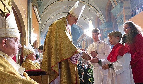  Biskup Roman odebrał homagium przedstawicieli różnych grup diecezjan