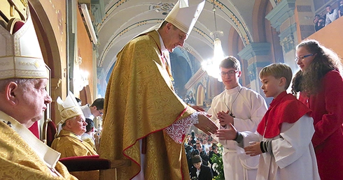 Biskup Roman odebrał homagium przedstawicieli różnych grup diecezjan