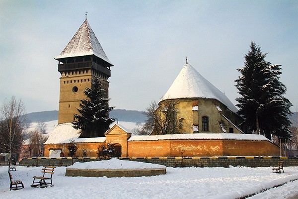 Wybudowany przez Sasów warowny kościół w Seleuş