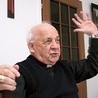  Abp Stanisław Szymecki pomimo ukończonych 90 lat cieszy się życiem, pracuje w duszpasterstwie i podtrzymuje relacje z przyjaciółmi