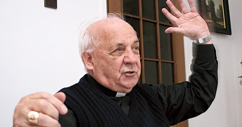 Abp Stanisław Szymecki pomimo ukończonych 90 lat cieszy się życiem, pracuje w duszpasterstwie i podtrzymuje relacje z przyjaciółmi