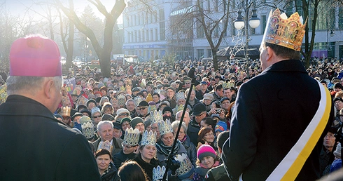  Z roku na rok ta nowa tradycja krzepnie i cieszy się coraz większą liczbą uczestników