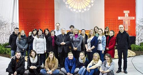  Bp Henryk Tomasik z naszymi diecezjanami w Strasburgu