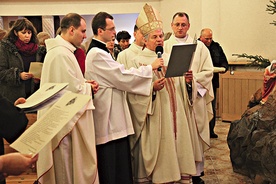  Na zakończenie Mszy św. doradcy wraz z rodzinami diecezji zostali zawierzeni Matce Bożej