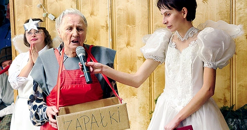  Jako pierwsza do żłóbka przyszła dziewczynka z zapałkami. Galeria zdjęć ze spotkania na: radom.gosc.pl