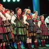   Zespół Wokalny Szkoły Podstawowej w Drzewicy zachwycił ludowymi strojami i wyśpiewał I miejsce w kategorii do 13 lat 