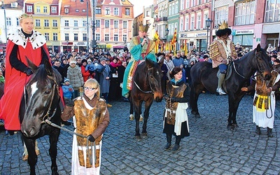  Blisko 2000 osób pojawiło się na Orszaku Trzech Króli w Wałbrzychu