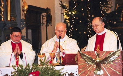 Na zakończenie roku 2013 w katedrze łowickiej biskup Andrzej F. Dziuba przewodniczył Mszy św. i nabożeństwu dziękczynno-błagalnemu