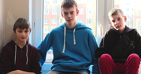 Na zdjęciu zawodnicy zwycięskiej drużyny. Od lewej: Miłosz Góźdź, Damian Smoliński i Jakub Wejner