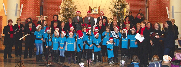 Spotkanie w kościele było okazją do wspólnego śpiewania kolęd. 12 stycznia dzieci z parafialnej scholi wezmą również udział w koncercie na rzecz Domu św. Mikołaja