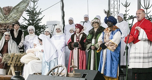 – Ten orszak to fenomen. Niech prowadzi nas do Kościoła i sakramentów – mówił na pl. Piłsudskiego kard. Kazimierz Nycz