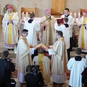 Biskup Rudolf Pierskała przyjął święcenia