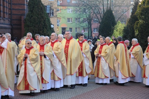 Procesja z seminarium do kościoła