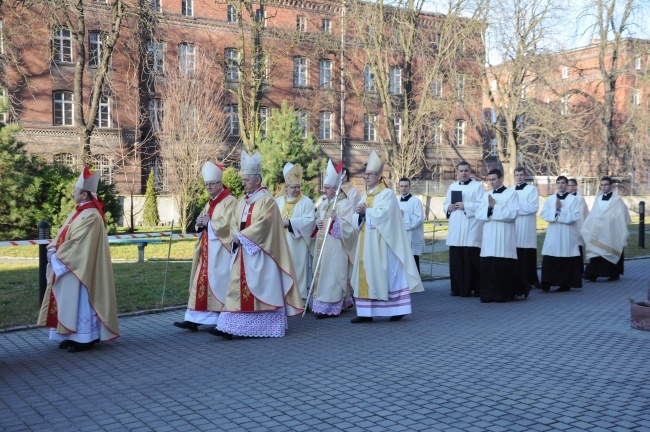 Procesja z seminarium do kościoła