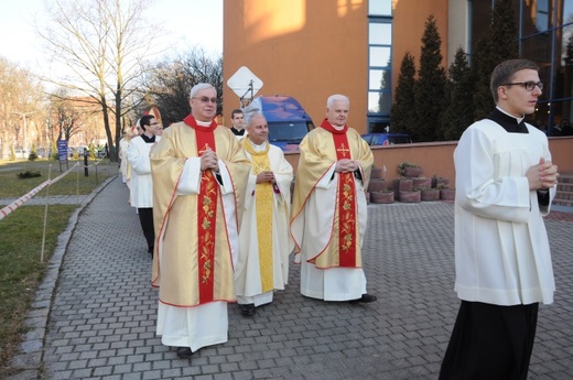 Procesja z seminarium do kościoła