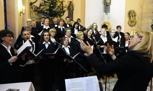 Podczas nabożeństwa kolędy zaśpiewał Chór Miasta Szydłowca ''Gaudium Canti''