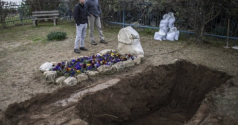 Izrael żegna Szarona