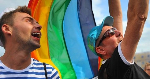 "Pary homoseksualne to nie rodzinia"