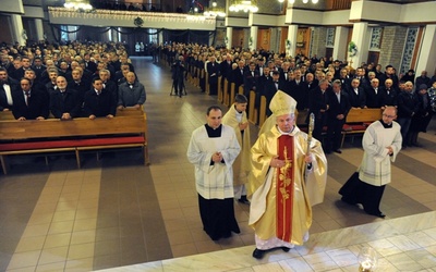 W dorocznym spotkaniu wzięło udział szesnaście chórów parafialnych