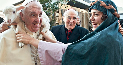 Papież Franciszek od początku pontyfikatu skraca dystans  do ludzi. Na zdjęciu: papieska wizyta w jednej z parafii w Rzymie