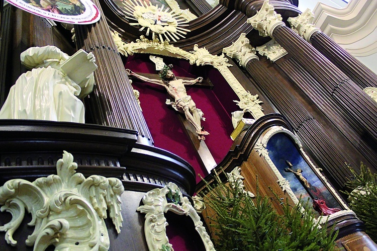 Wnętrze kościoła św. Jana Chrzciciela po konserwacji wystroju i malowaniu
