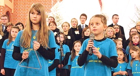 Na koncercie charytatywnym zaśpiewały również dzieci ze scholi „Maryjne słowiki”