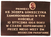 Pamiątkowa tablica w kościele pw. Świętych Piotra i Pawła w Jeleniej Górze-Maciejowej