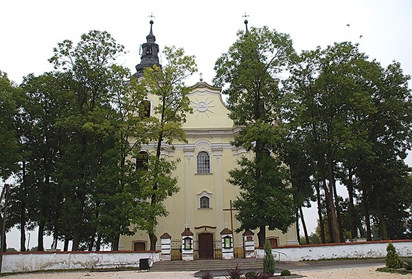 Obecny kościół w Regnowie powstał z fundacji Franciszka Lanckorońskiego jako wotum za cudowne ocalenie