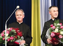  Nominaci święcenia przyjmą 25 stycznia Poniżej po lewej: Herb biskupa nominata Jana Piotrowskiego Poniżej z prawej: Herb biskupa nominata Stanisława Salaterskiego