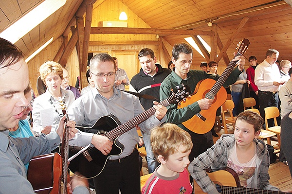 Przygotowania diakonii muzycznej do ewangelizacji w parafii MB Królowej Pokoju w Tarnowskich Górach