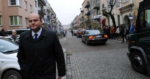 Prezydent Radomia na ul. Moniuszki w centrum miasta