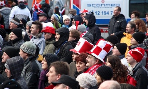 Kibice w Wiśle dopisali i z uwagą śledzili popisy skoczków