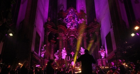 Arie przed ołtarzem