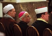 Co roku w Polsce obchodzony jest Dzień Islamu w Kościele katolickim. Na zdjęciu: Naczelny Imam Polski Szejk Ryszard Ahmed Rusnak, abp Henryk Hoser  oraz mufti Tomasz Miśkiewicz