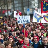 19 stycznia Francuzi tłumnie demonstrowali w Paryżu, domagając się ochrony życia nienarodzonych dzieci. Wyrazili też poparcie dla hiszpańskiego rządu, który zamierza ograniczyć możliwość aborcji