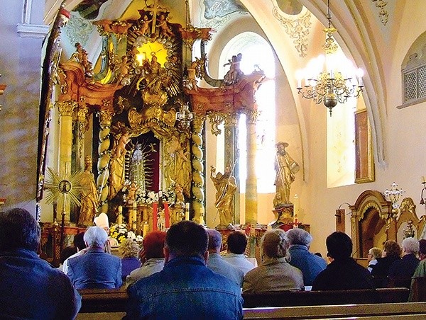 Wokół Maryi w Starym Wielisławiu wierni gromadzą się od wieków