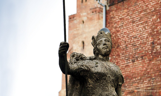 Personifikacja Wschowy, niemiecka nazwa miasta brzmiała Fraustadt, na cześć Matki Bożej