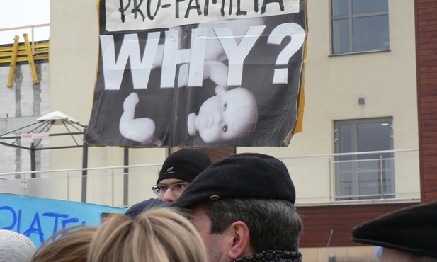 Zapłaci szpitalowi 50 tys. zł, bo ujawniła dokonywanie aborcji?