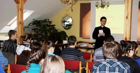 - Warto przed decyzją dać sobie chwilę koniecznego namysłu - mówi ks. dr Marek Studenski