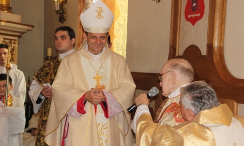 O znamiennych związkach z bł. Janem Pawłem II przypomniał bp. Pindlowi jego katecheta ks. prał. Zdzisław Kałwa