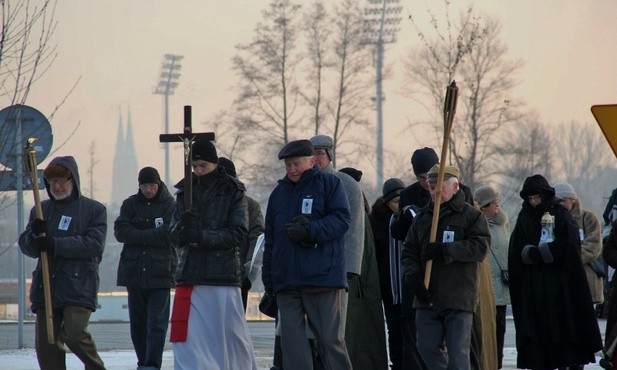 Zamarznięci jak posągi