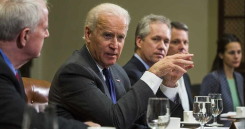 Biden apeluje do Janukowycza